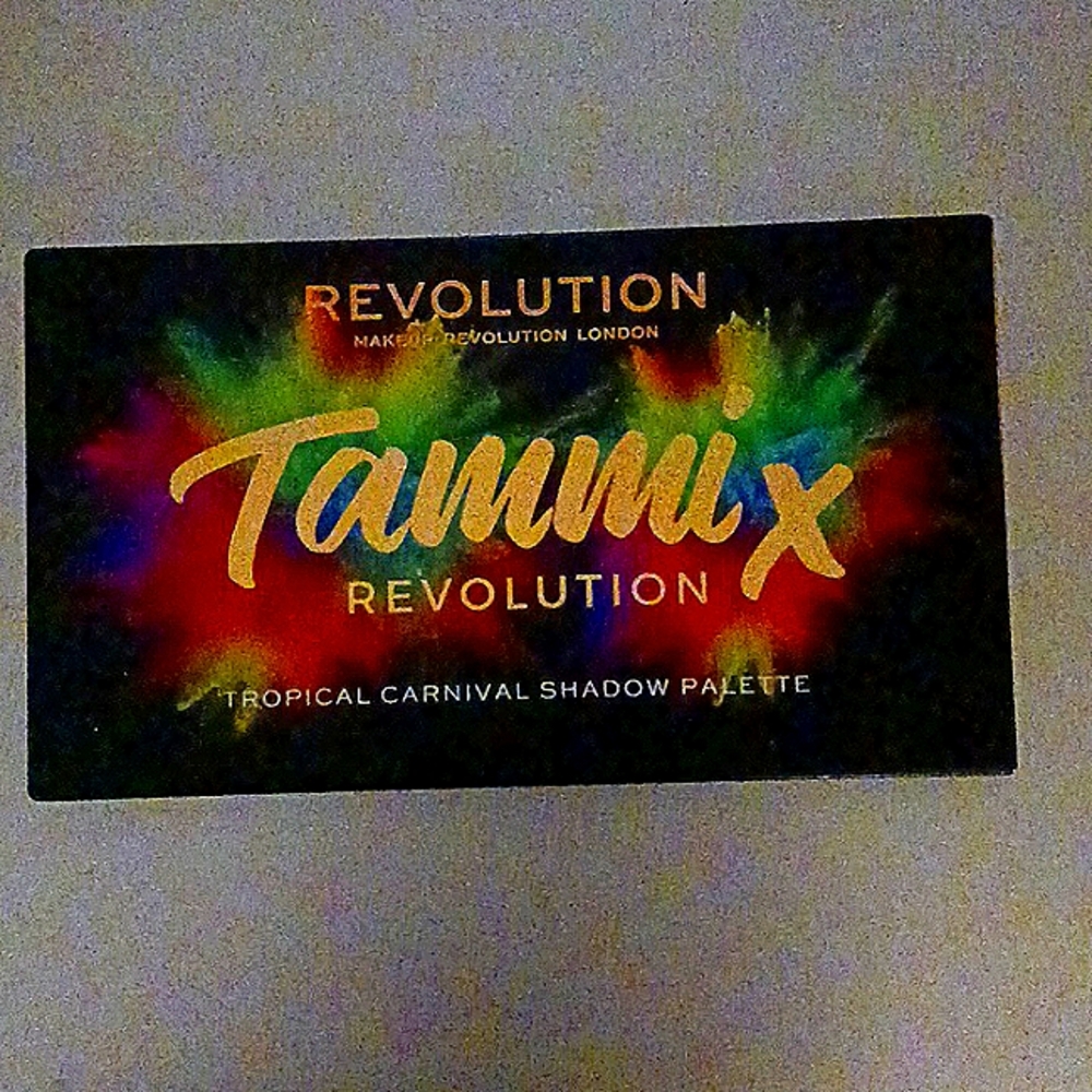 Makeup Revolution x Tammi Tropical Carnival eyeshadow palette